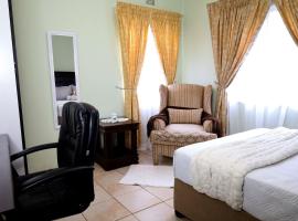 Cozy Garden Cottage with Secure Private Parking، فندق في فرانسیستوون