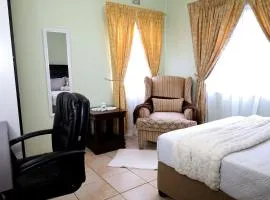 Cozy Garden Cottage with Secure Private Parking