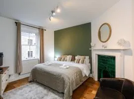 The Roman Kove Apartment Bath