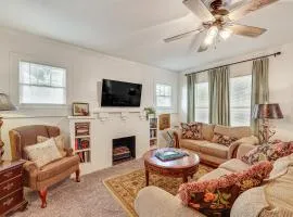 Less Than 1 Mi to Historic Dtwn Texarkana Charming Home!