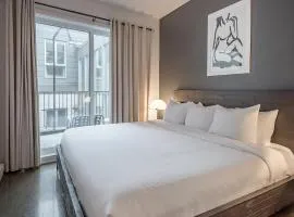 Luxury Old Montreal Suite with Soaring Ceilings