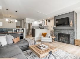 Lift Side Luxury Newly renovated walk to village，位于蓝山的酒店