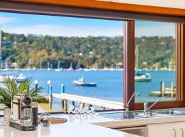 Waterfront Scotland Island Holiday Home - Family & Pet Friendly - 3 Bedrooms - Wifi - Netflix - Private Jetty