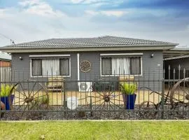 Spacious Central Stay on Olive