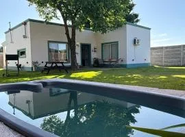 Casona alegre con pileta y patio