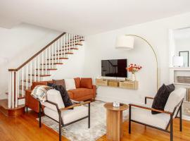 Elegant Spacious Retreat Perfect For Families, vila v destinaci Wilmington