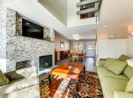 Shuttle to Slopes Mtn Condo Less Than 1 Mi to Sugarbush