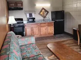 Gated 1 King Bed 1 Bath Apt with Full Kitchen 109