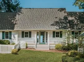 Waterfront Cottage Getaway Views, Kayaks, Fire Pit
