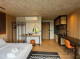 Lush inn Phuket, hotel in Ban Suan