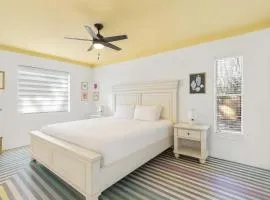 Bright Bay Hideaway - Near Springs - Pet Friendly