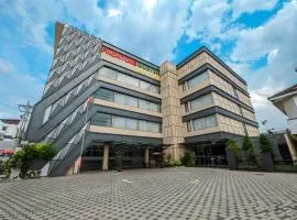 Front One Gosyen Hotel Salatiga