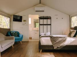 Port Stephens Koala Sanctuary, hotel in One Mile