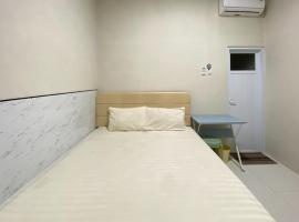 Modern D Kost RedPartner near Roxy Mall Jember, hotel in Panti