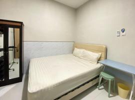 Modern Stay near Roxy Mall Jember RedPartner, hotel di Panti