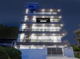 Super Townhouse Rispana River Dehradun Formerly Nivasa Home Stays, hotel em Dehradun