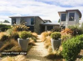 Spacious Mt Hutt Ski & Summer Lodge in Methven with Spa