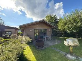 Bungalow im Garten in Wiek