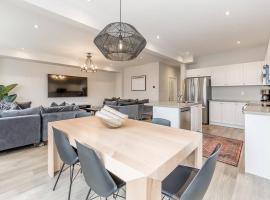 Modern Luxury Townhome Walk to Blue Shuttle，位于蓝山的酒店