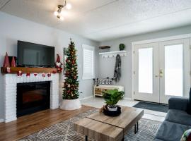 South Wind - Modern Condo in Collingwood - Sleep 5, hotel in Collingwood