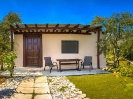 Terra Vine Collection - Raisin House