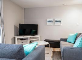 Tranquility Oasis Ski-In Out Hot Tub Shuttle, hotell i Blue Mountains