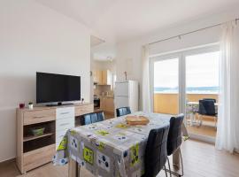 Simplistic Apartment in Neviđane near Sea beach, Hotel in Neviđane