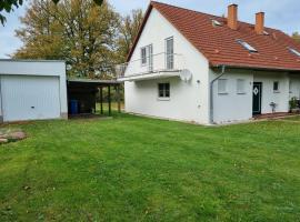 Ferienhaus zur Alleenstraße, хотел в Losentitz