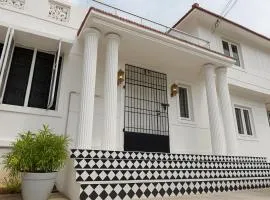 La Vista Ocean - Calm Coastal Villa on ECR - 4 BR Private Stay