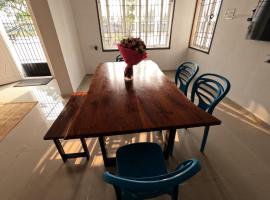 La Vista Ocean - Calm Villa for Work & Long Stay, ξενοδοχείο σε Kūvattūr