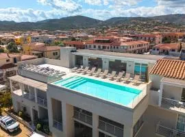 Residence with panoramic swimming pool in Porto San Paolo just 850 mt from the sea