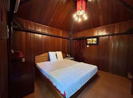 Cổ Việt Eco Holding, hotel dengan hot tub di Can Tho