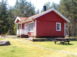 Familjestuga i natur- och fiskevårdsområdet Stora Hammarsjön, hotel v destinaci Järnforsen