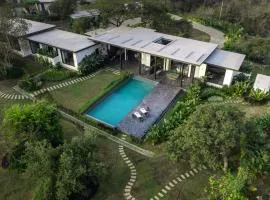 LohonoStays Villa Heritage Farms A