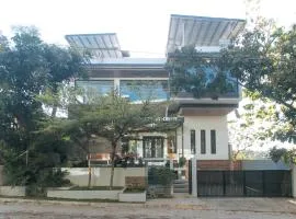 RedDoorz at Anton's Loft Designer Resort Pansol Calamba Laguna