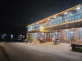 Nhà Bên Suối