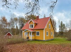 1 Bedroom Beautiful Home In Linneryd, hotel in Linneryd