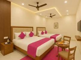 HOTEL BNK GRAND Near Goḏawalia Chauraha - 100 Meter From Baba Vishwanath Temple & Ganga Arti Ghat ! Wi-Fi #Lift #Hygiene & Spacious Room - BEST HOTEL IN VARANASI