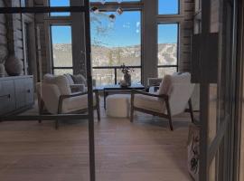 New exclusive cabin - panoramic view with ski in-out, Kvitfjell Varden, hotel u gradu Ringebu