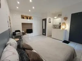 Le Colonel, Studio au Cœur du village en rez-de-chaussée d'une ancienne maison