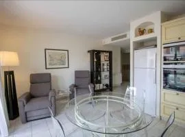 Bright cocoon with terrace and sea view