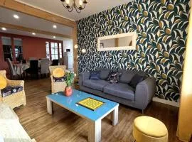 Grand Gîte Vivonne 8 personnes, Terrasse, Confort, babyfoot