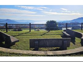 Romantic Retreat On The Lake, hotel in Nebbiuno