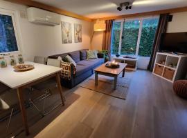 Tiny house in bos bij Veluwezoom rust en comfort, hotel v destinaci Hattemerbroek