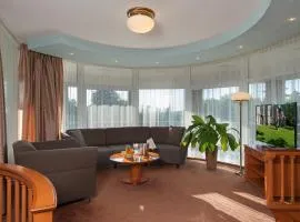 April hotel Panorama