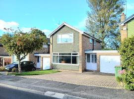 House near moors, 10 minutes walk to high street, hotel in Guisborough