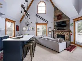 Lookout Lodge - Private Patio - Shuttle to Blue