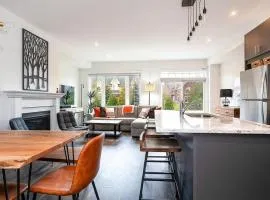 Luxury Townhome - Private Patio Shuttle Trails