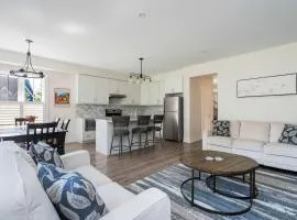 Luxury Mountain Townhome - Shuttle Patio & Trails