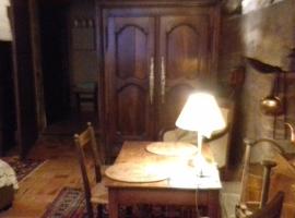 LA HALTE DU PETIT FORT - 27 rue du Petit Fort - 22100 DINAN，位于迪南的酒店